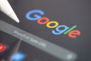 Explore solutions to common problems with special characters in Google search queries. This article offers detailed troubleshooting tips.
