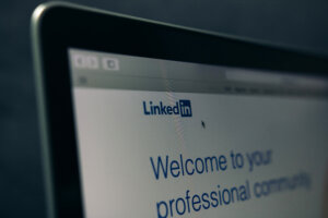 Unlock the power of LinkedIn Advertising to reach professionals and grow your brand. This beginner's guide covers ad formats